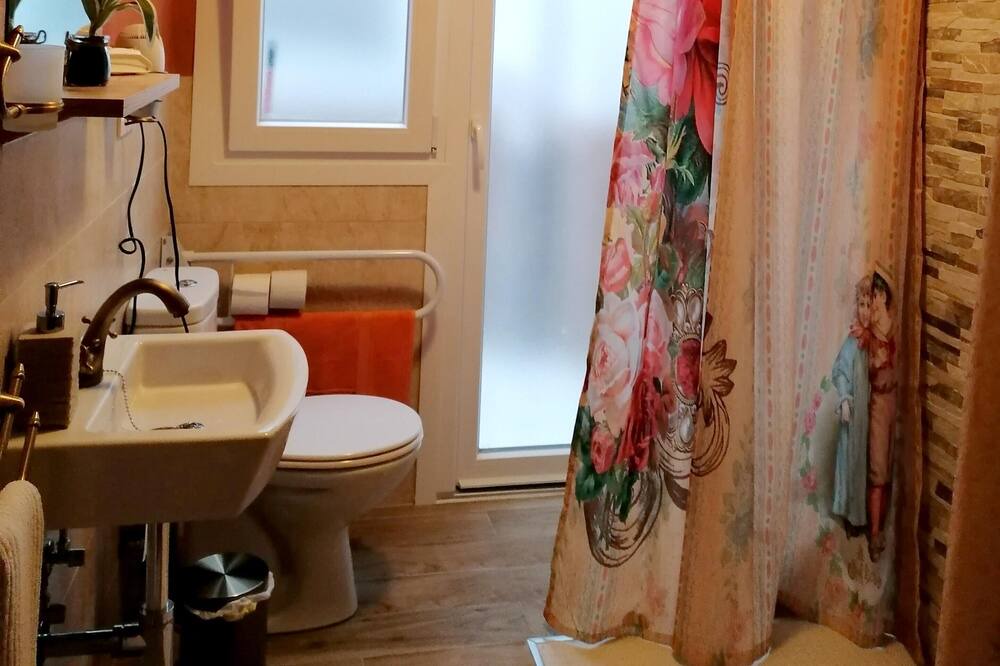 Photo of Bathroom in Calamonte
