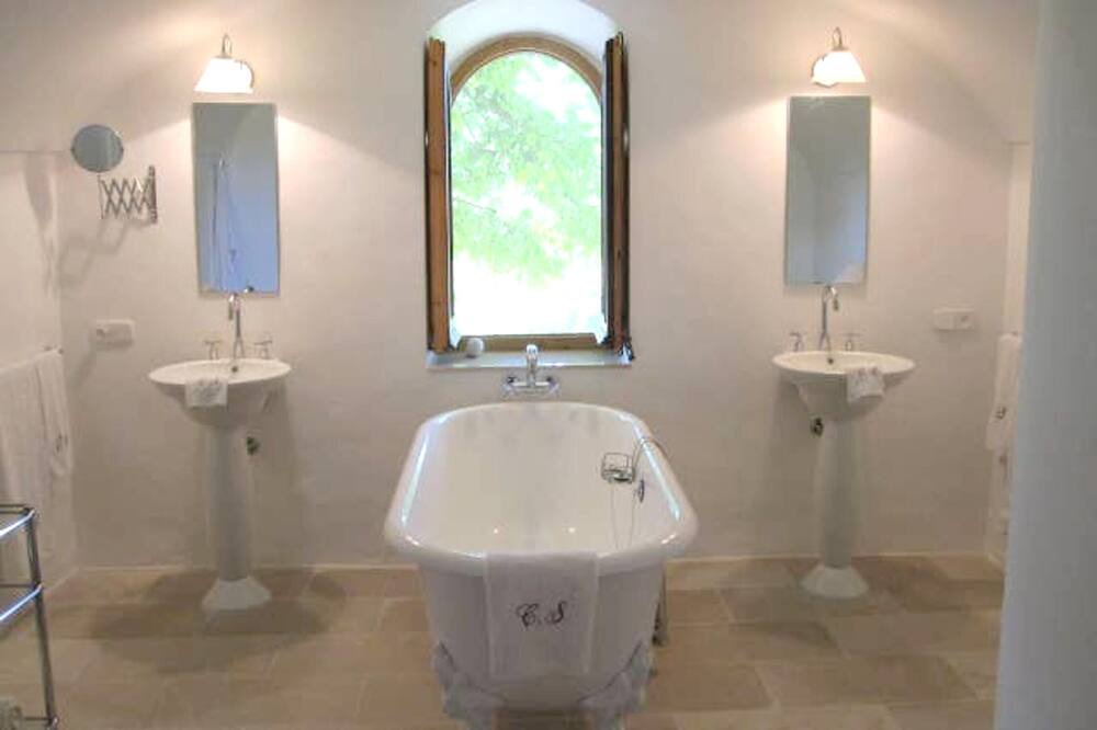 Photo of Bathroom in Sales de Llierca