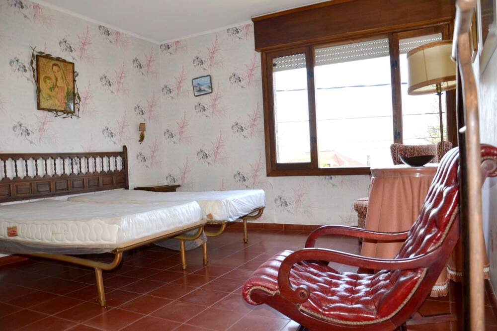 Photo of Bedroom in Oia