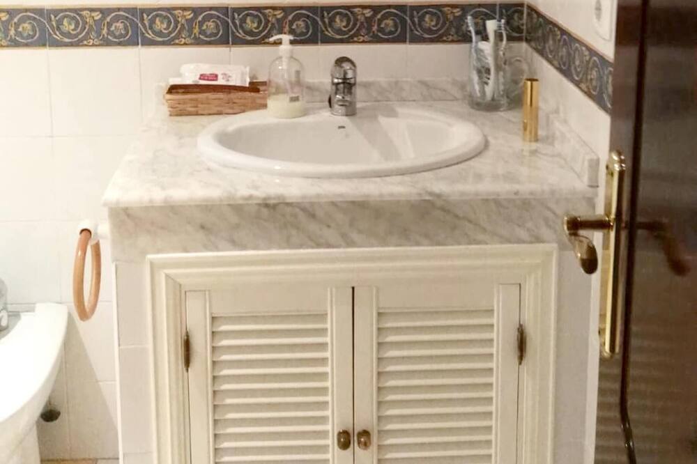 Photo of Bathroom in Este-Alcosa-Torreblanca