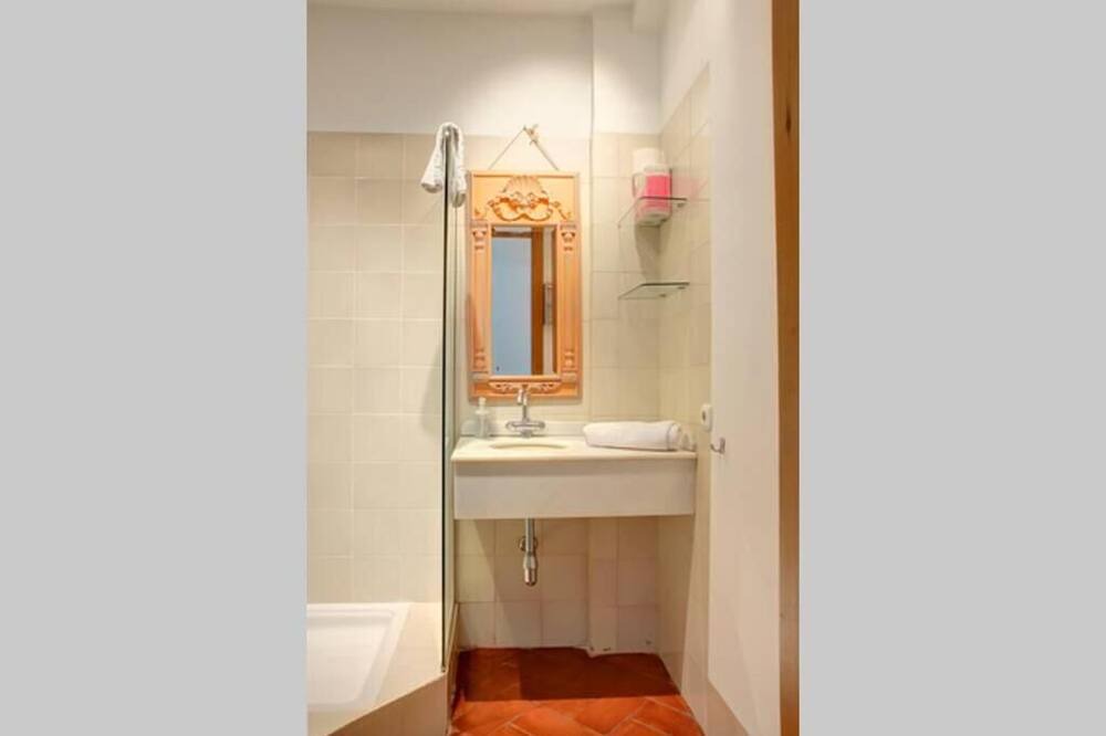 Photo of Bathroom in La Florida