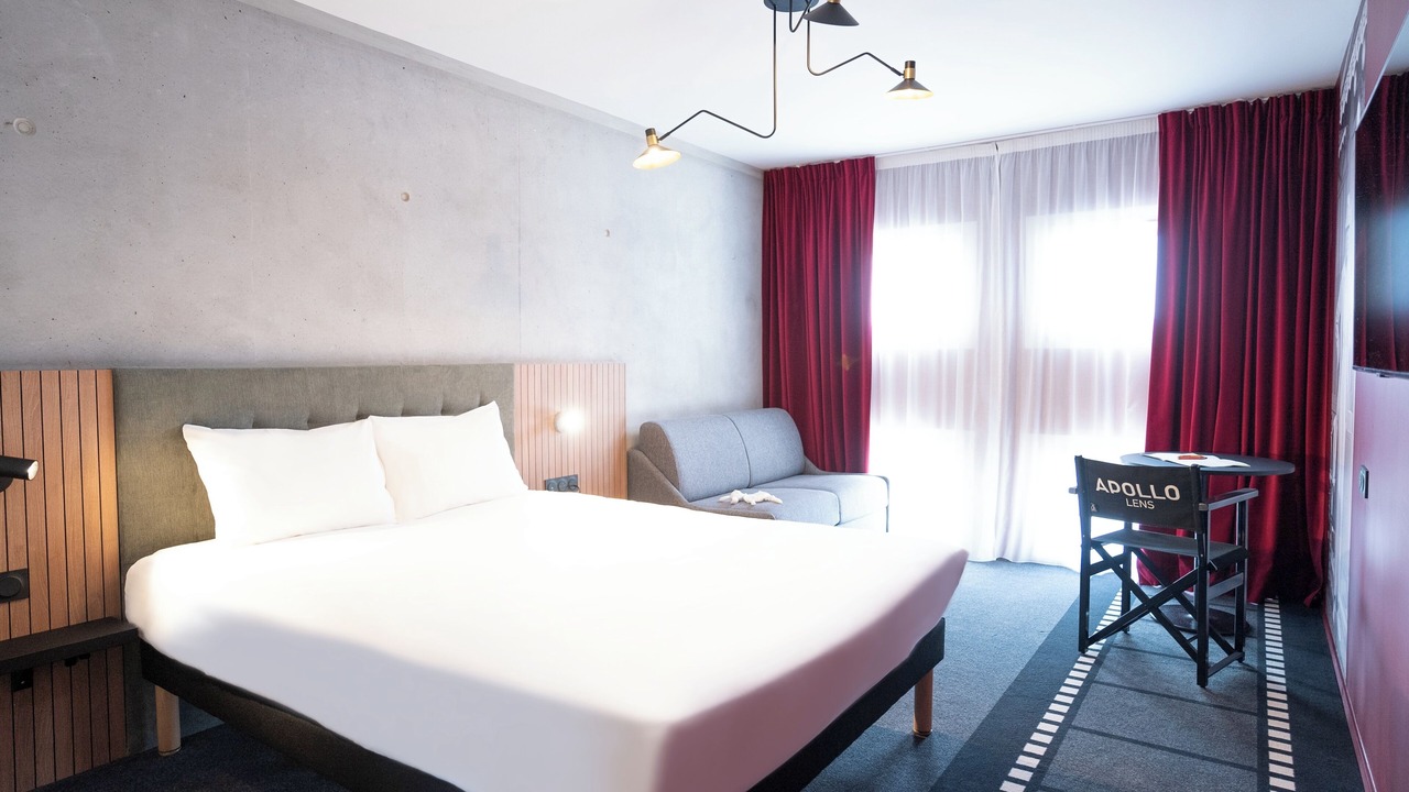 Photo of Bedroom in Lens