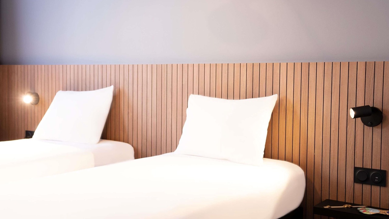 Photo of Bedroom in Lens