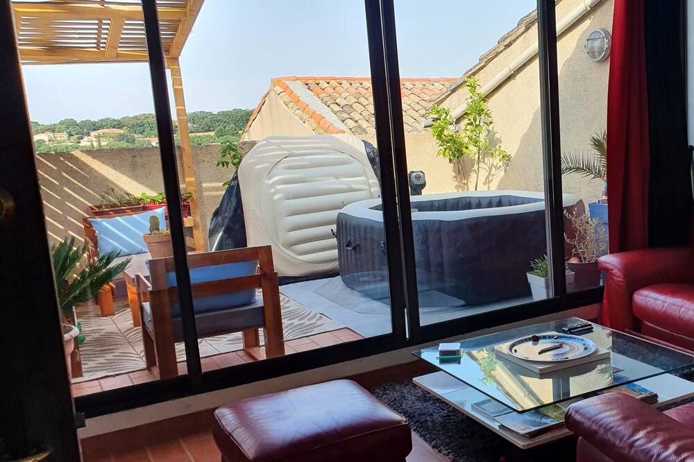 Photo of Livingroom in Caux