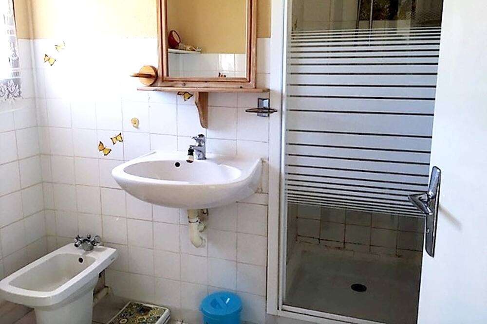 Photo of Bathroom in Ansouis