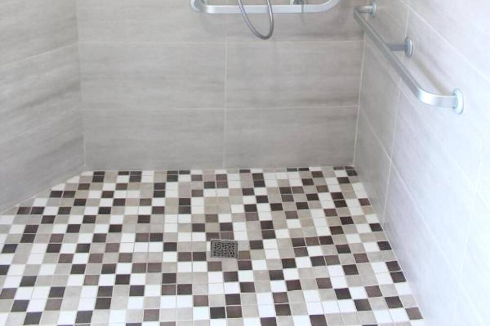 Photo of Bathroom in Marsillargues