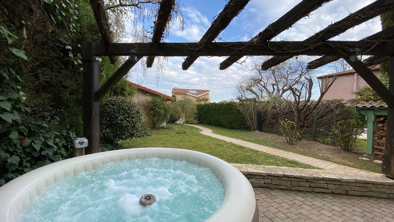 Photo of Outdoor in Charly