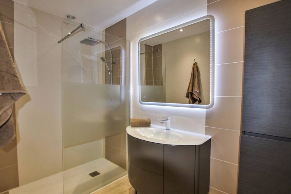 Photo of Bathroom in Laurac-en-Vivarais