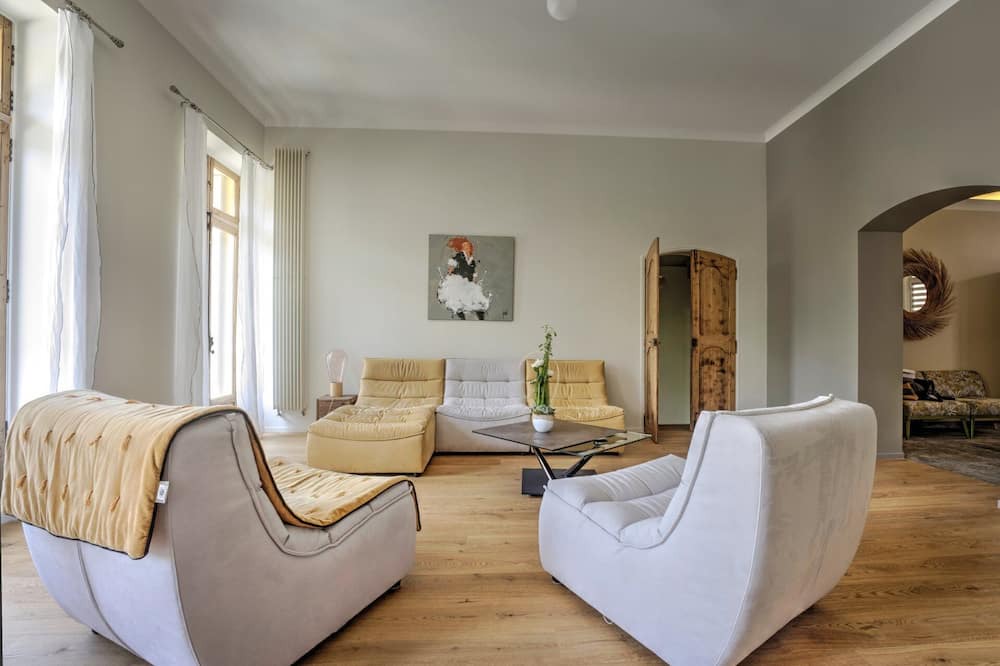 Photo of Livingroom in Couronne Urbaine