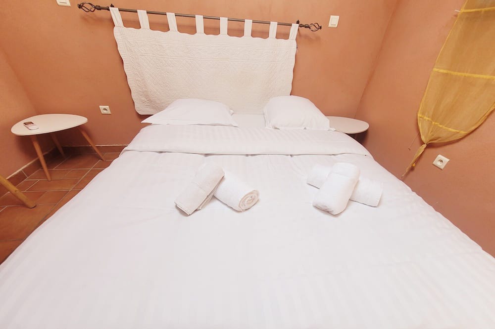 Photo of Bedroom in Chateauneuf-de-Gadagne