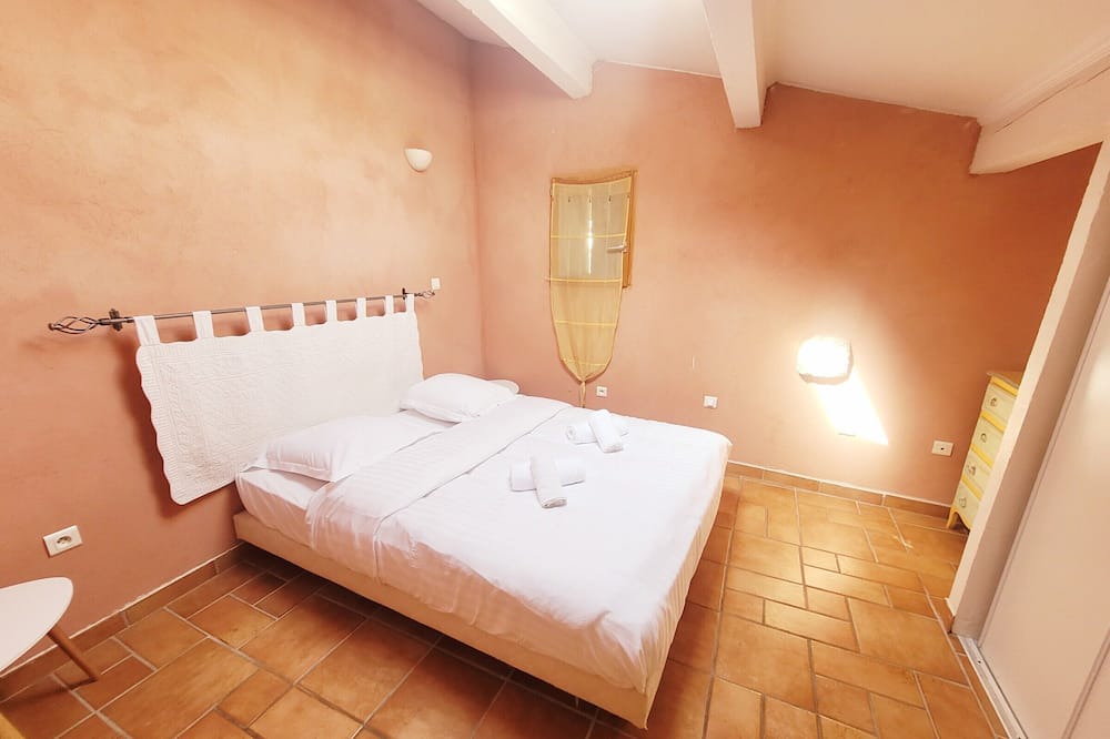 Photo of Bedroom in Chateauneuf-de-Gadagne