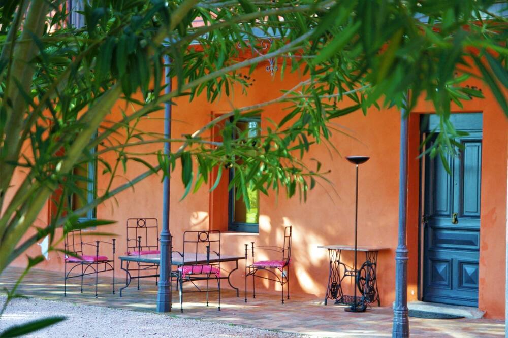 Photo of Patio Balcony in Costieres