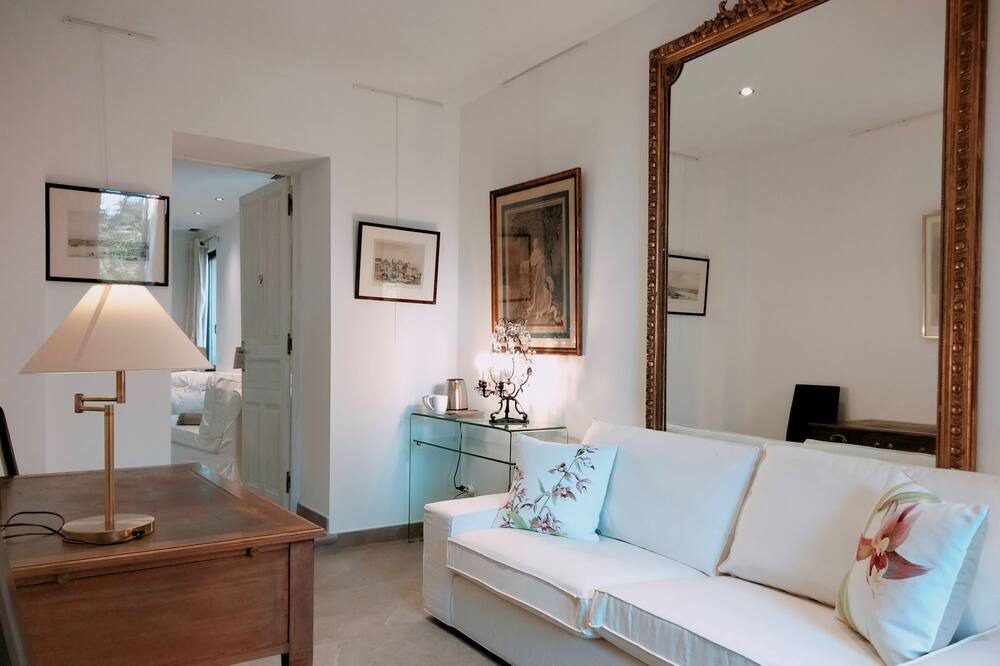 Photo of Livingroom in Costieres