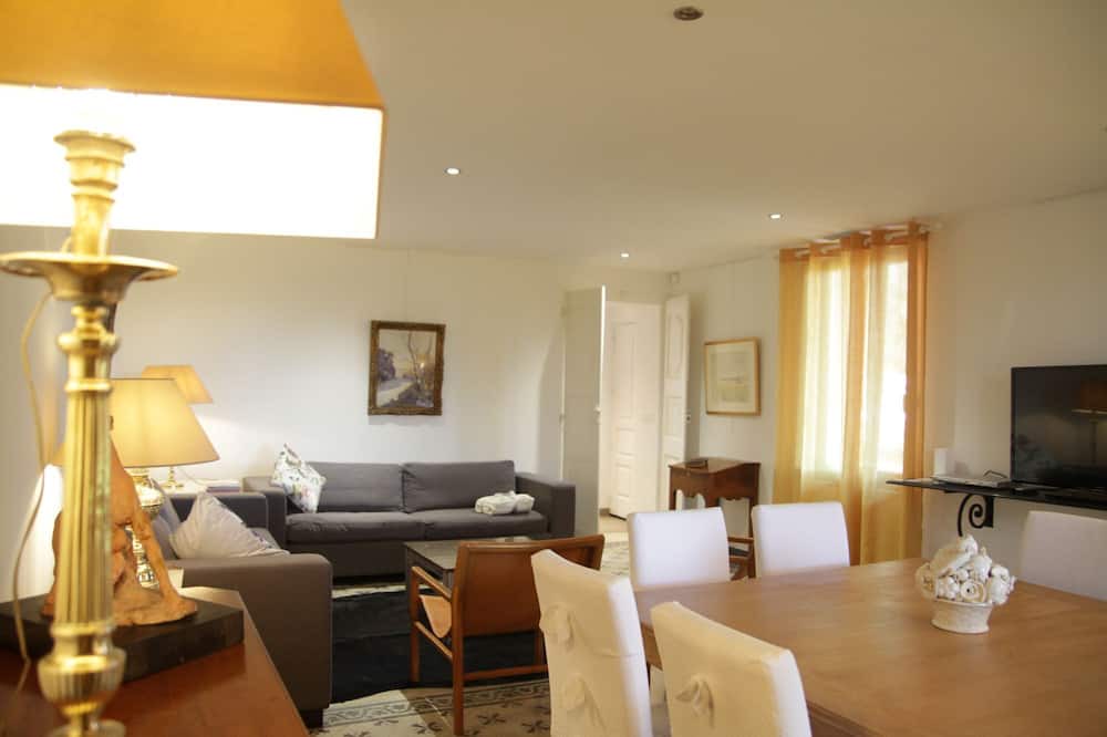 Photo of Livingroom in Costieres