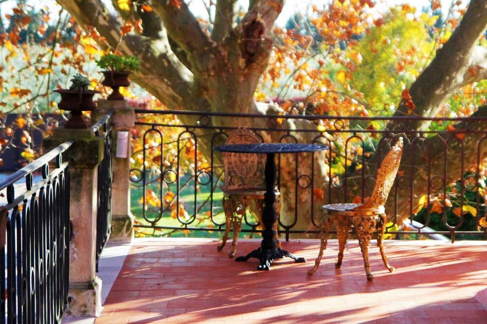 Photo of Patio Balcony in Costieres