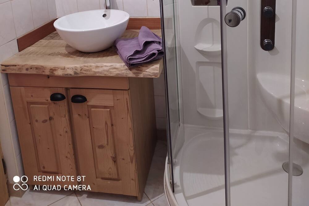 Photo of Bathroom in La Forge