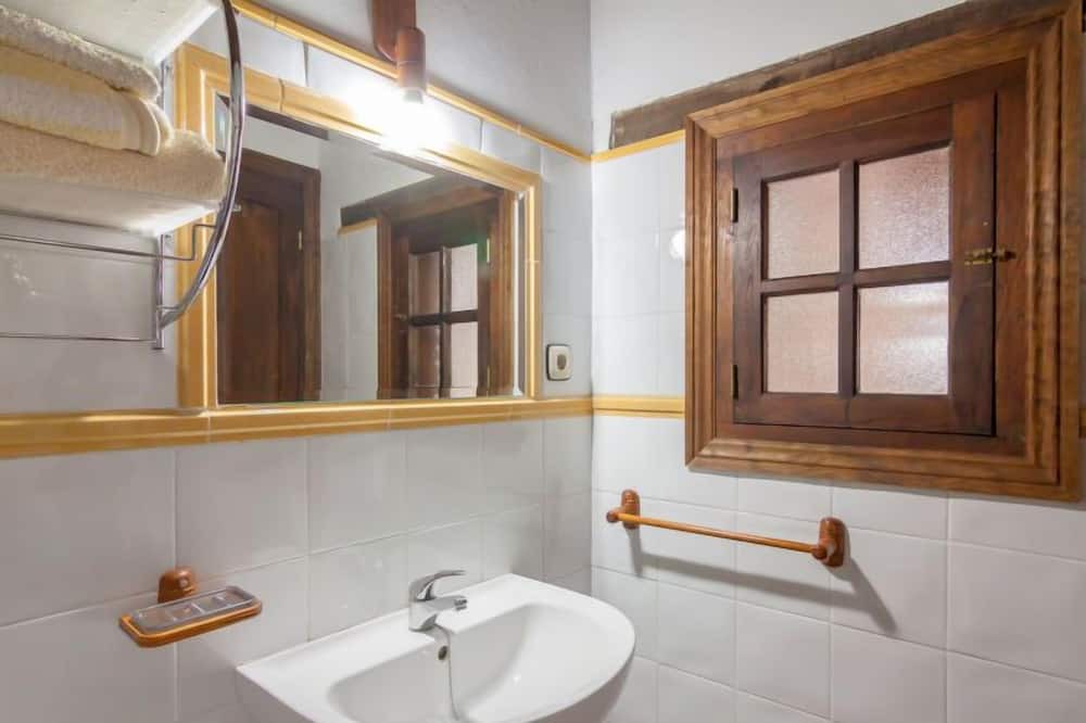 Photo of Bathroom in Cobijon