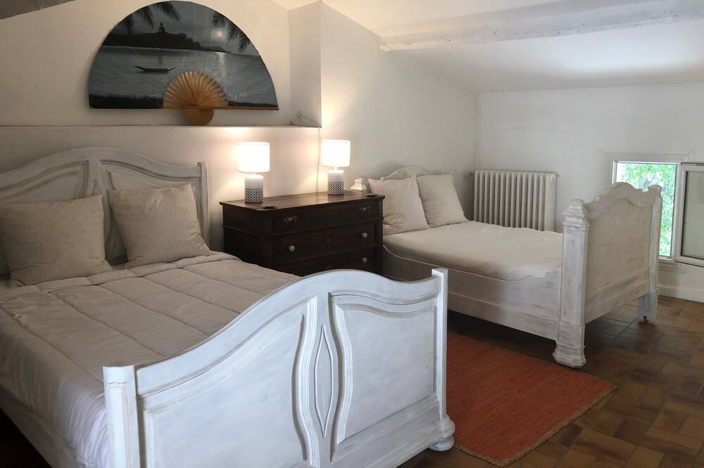 Photo of Bedroom in Saint-Maximin
