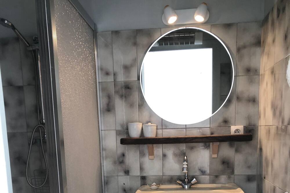 Photo of Bathroom in Saint-Maximin