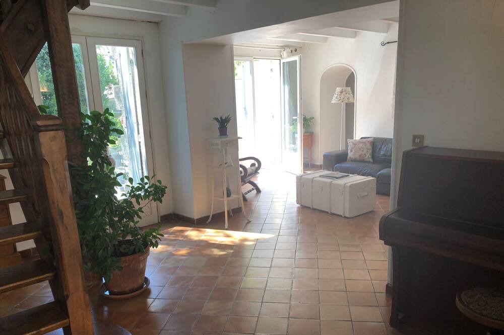 Photo of Livingroom in Saint-Maximin