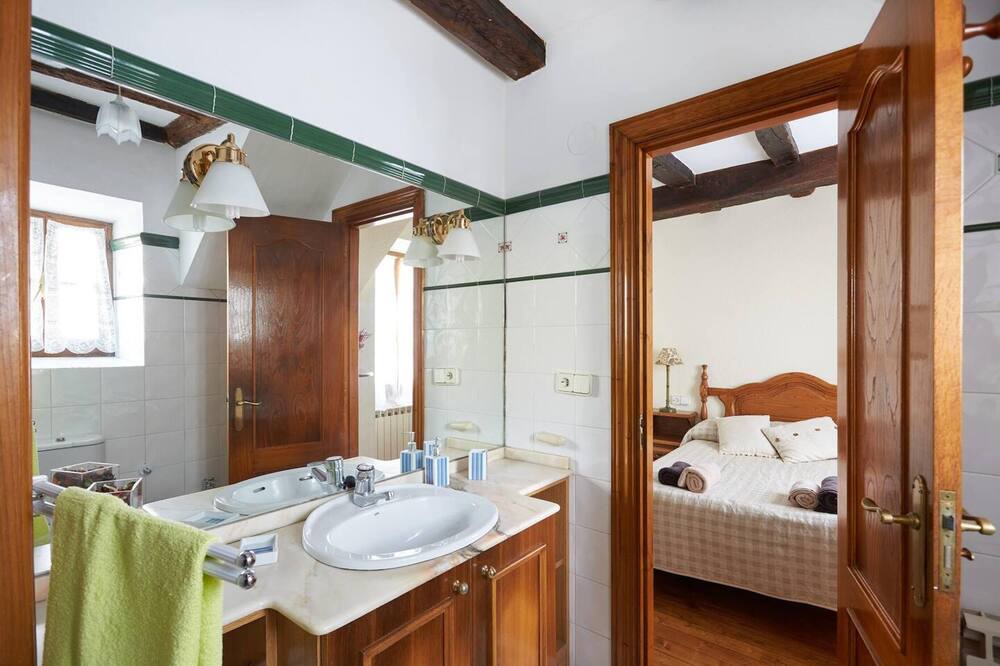 Photo of Bathroom in Baztan