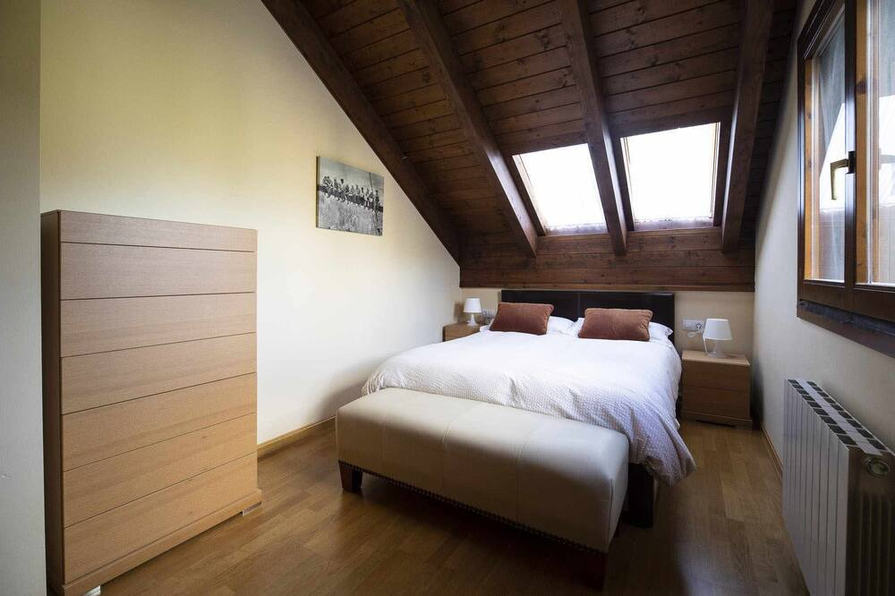 Photo of Bedroom in Linsoles