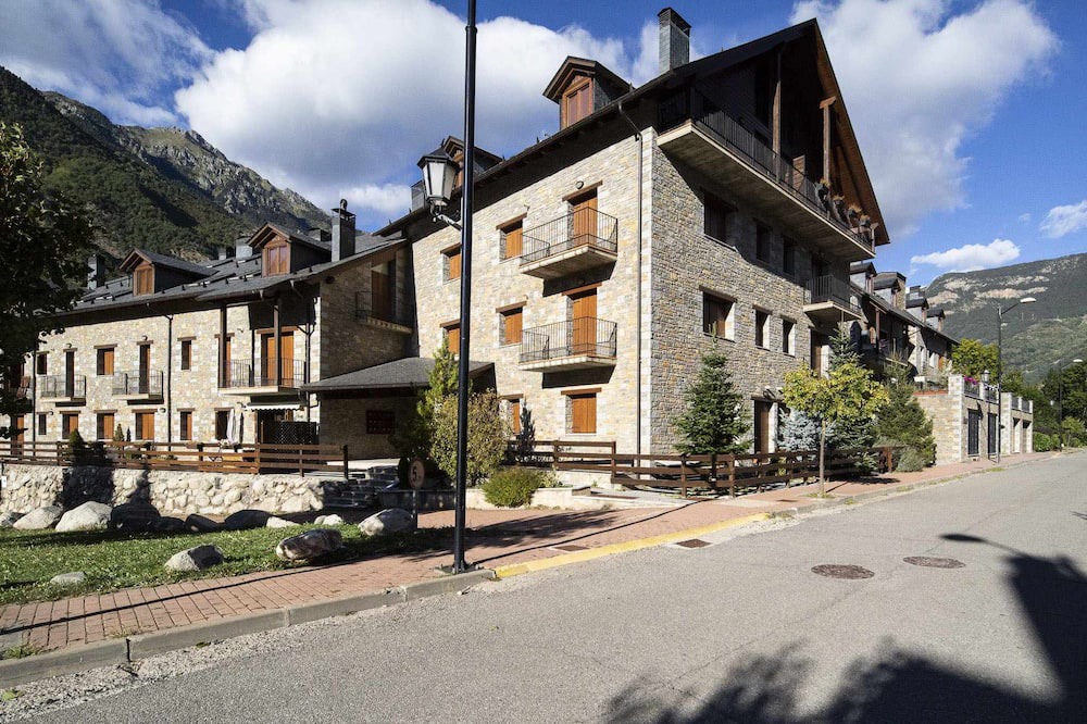 Photo of Outdoor in Linsoles