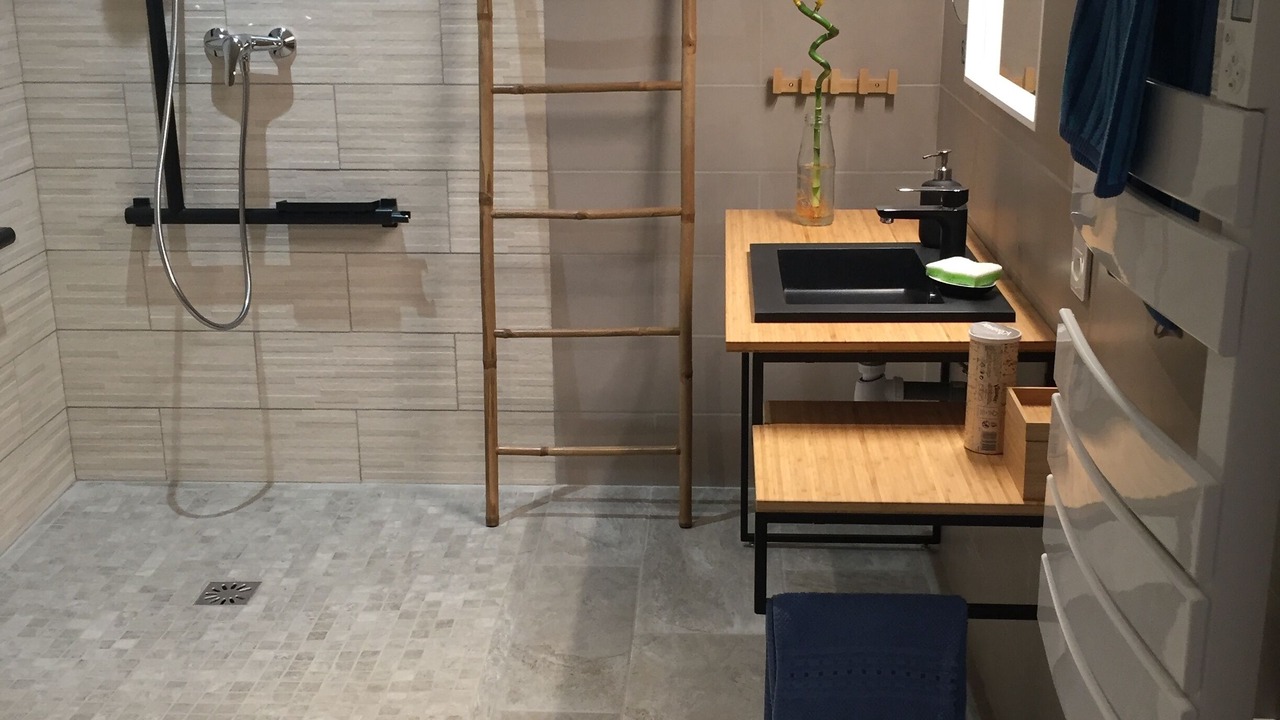 Photo of Bathroom in La Vacquerie-et-Saint-Martin-de-Castries