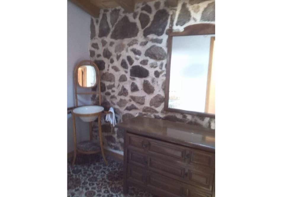 Photo of Bedroom in Navalmahillo