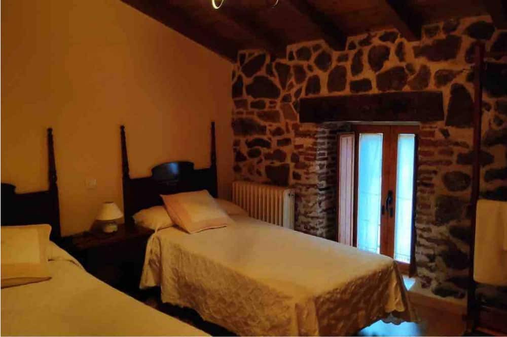 Photo of Bedroom in Navalmahillo