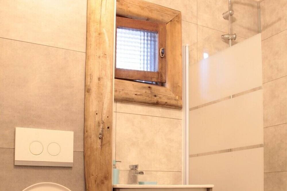 Photo of Bathroom in Premanon