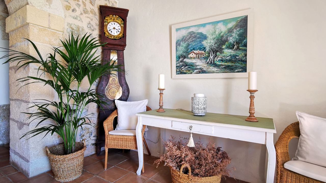 Photo of Livingroom in Establiments