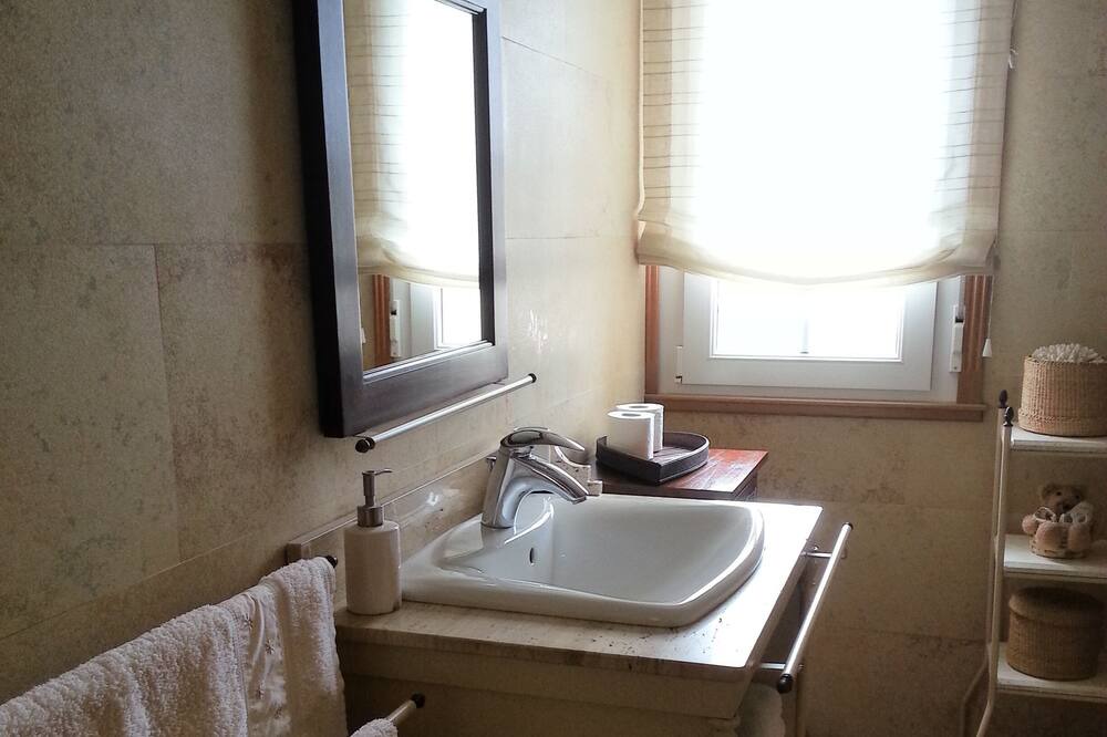 Photo of Bathroom in Arnados