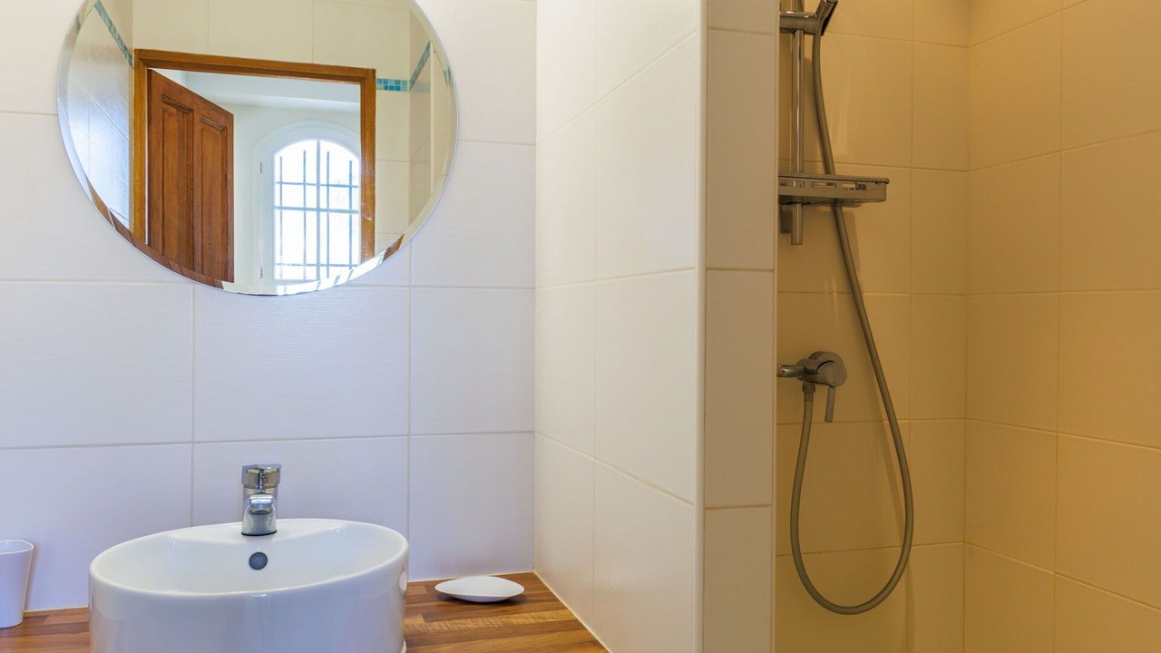 Photo of Bathroom in Pujaut