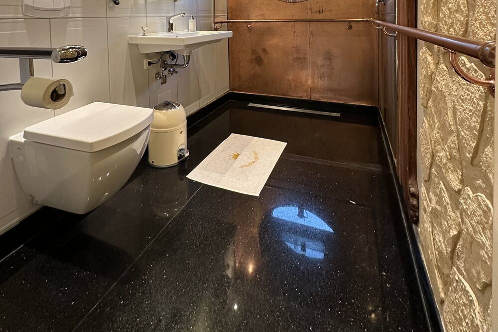 Photo of Bathroom in Neufeld