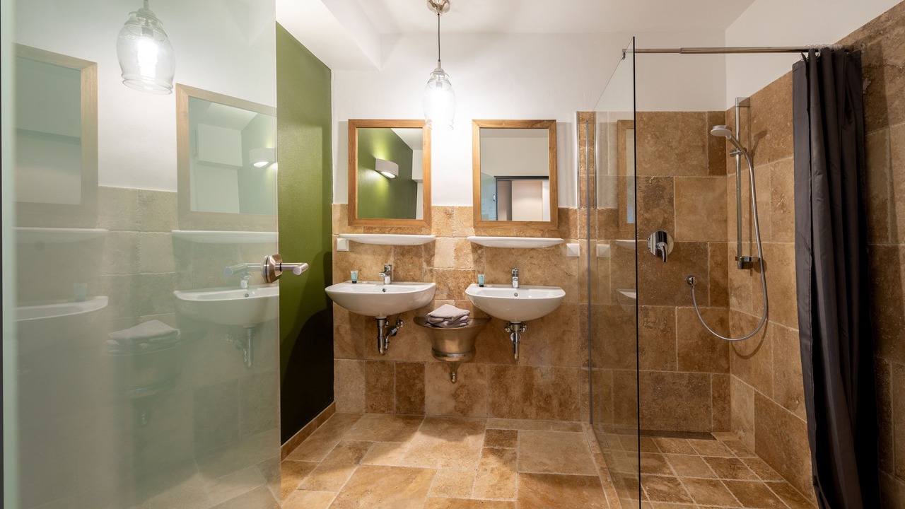 Photo of Bathroom in Glowe