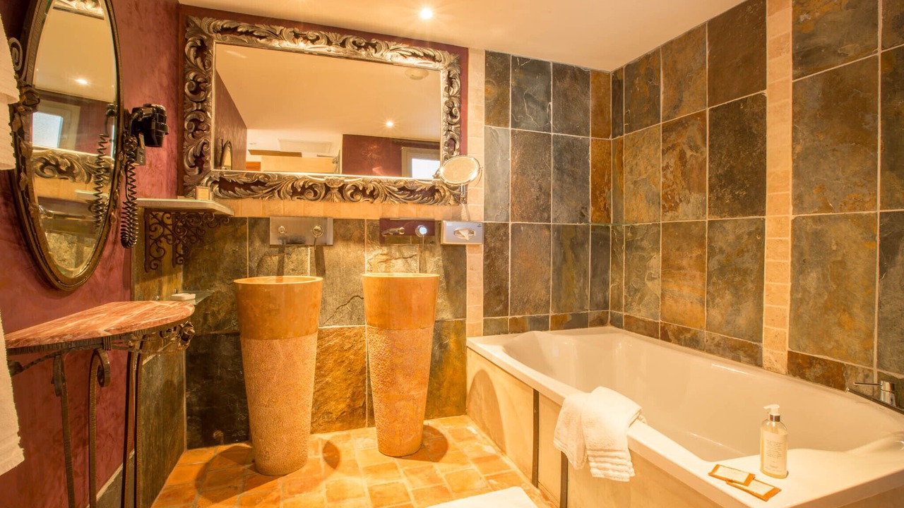 Photo of Bathroom in Tour-de-Faure