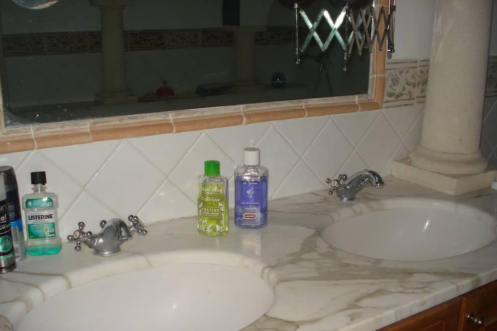 Photo of Bathroom in Morieres-les-Avignon
