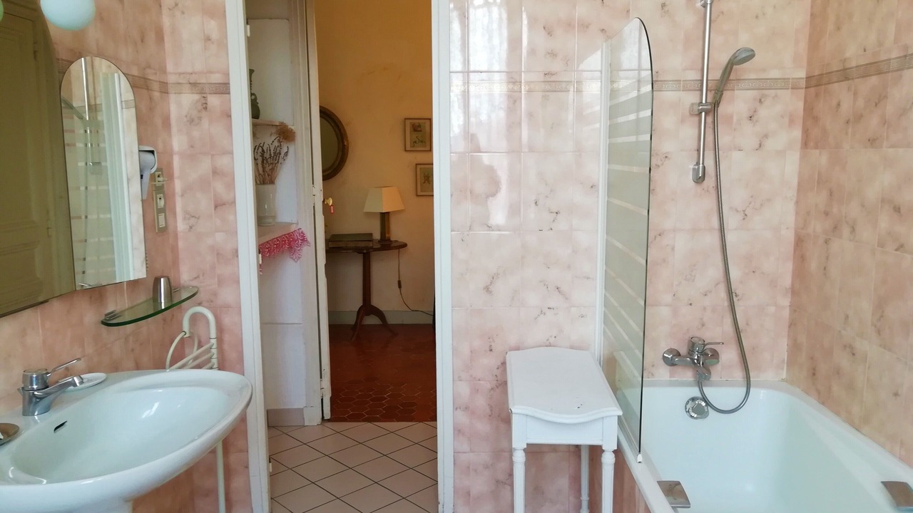 Photo of Bathroom in Saint-Chamas