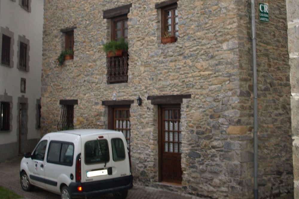 Photo of Outdoor in Aia