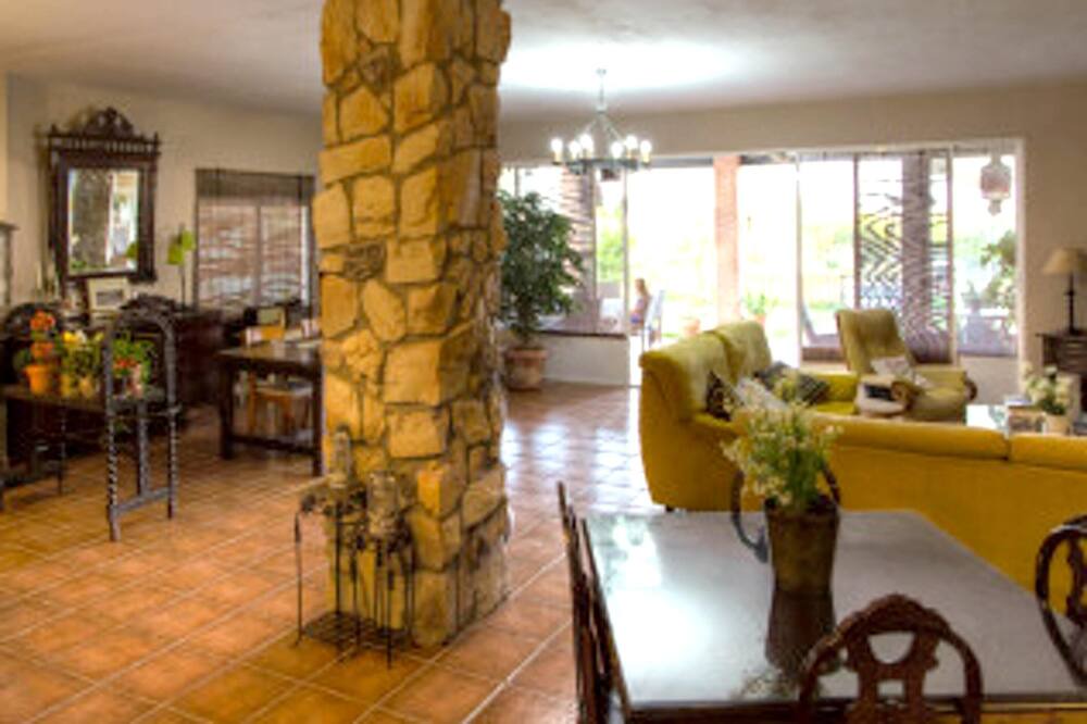 Photo of Livingroom in Mirandilla
