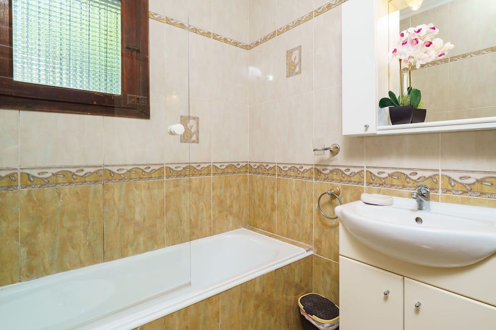 Photo of Bathroom in Arnella