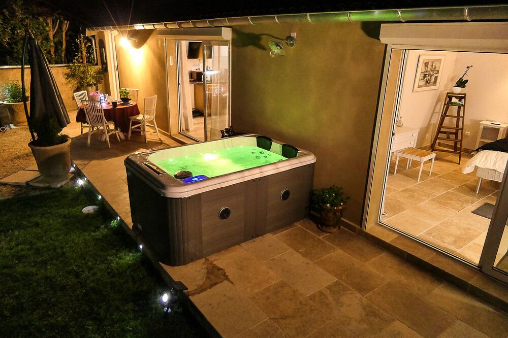 Photo of Outdoor in Saint-Martin-de-Crau