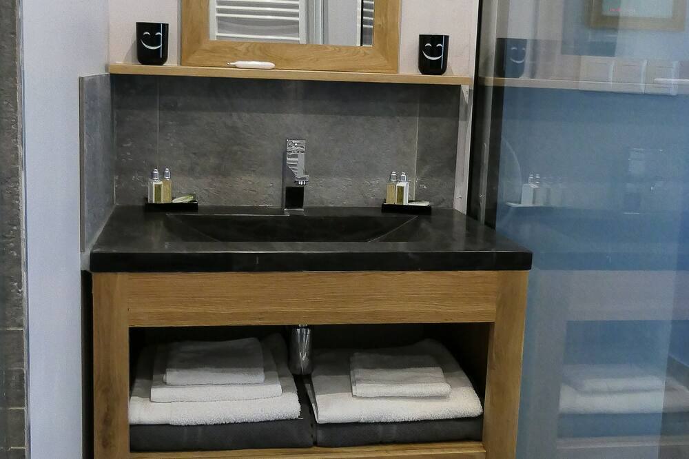 Photo of Bathroom in Saint-Martin-de-Crau
