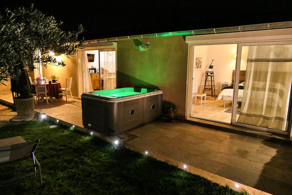Photo of Outdoor in Saint-Martin-de-Crau