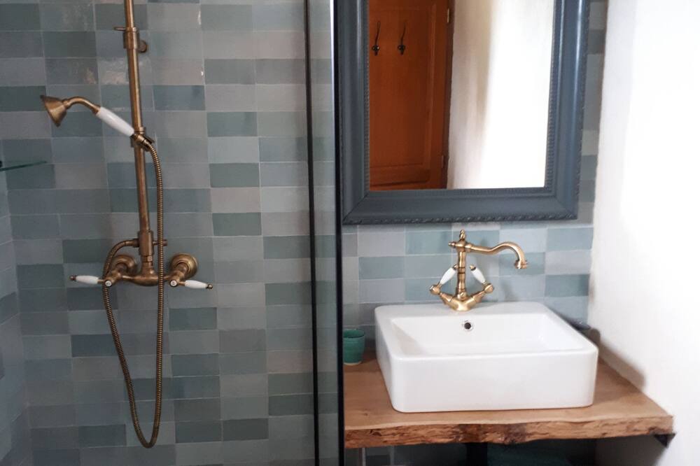 Photo of Bathroom in Saint-Marcel-d'Aredeche