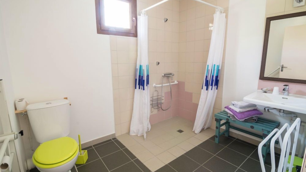 Photo of Bedroom in Campan