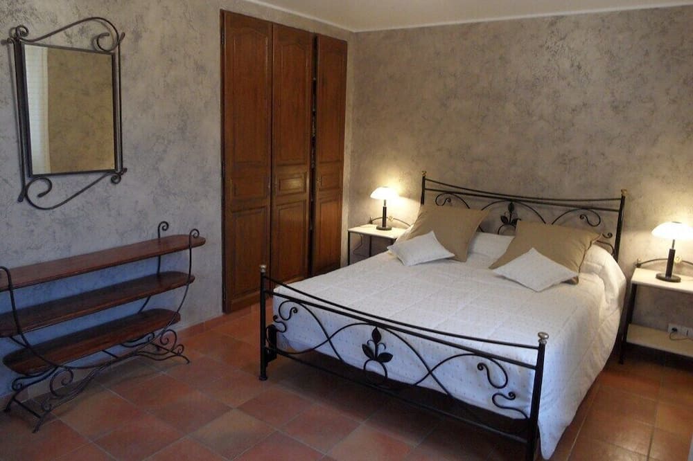 Photo of Bedroom in Le Puy-Sainte-Reparade