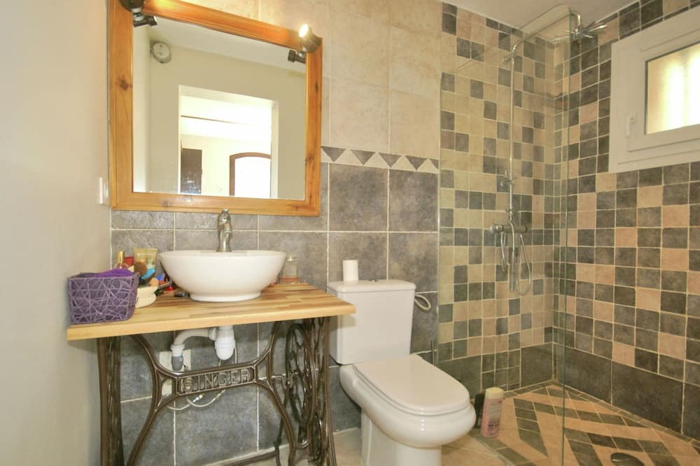 Photo of Bathroom in Saint-Etienne-du-Gres