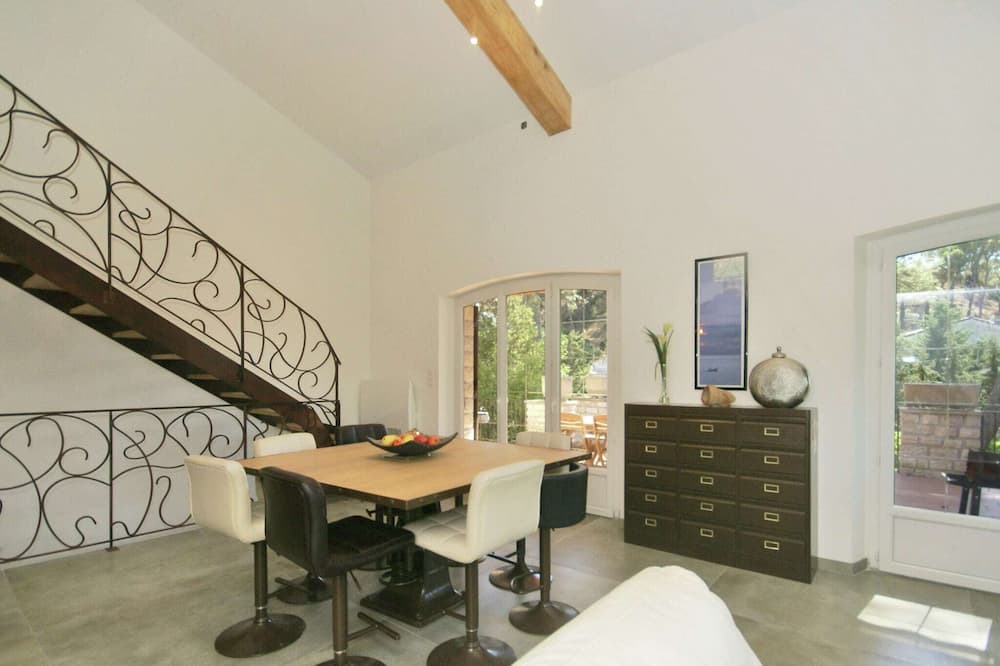 Photo of Livingroom in Saint-Etienne-du-Gres
